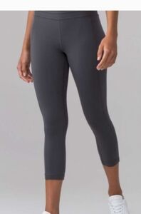 Lululemon Pushing Limits Crop (Nulu 21")Dark Carbon Size 4